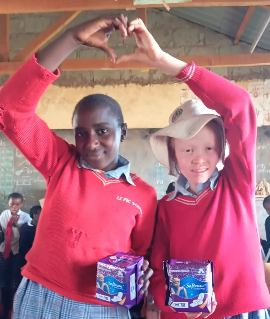 Students joyfully cheering and clapping after receiving gifts from the Solai Coffee team, celebrating the special moment. Activity 3