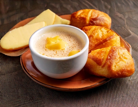 Colombian-style coffee paired with fresh white cheese, queso en el café.